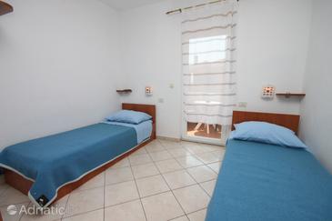 Bedroom Novalja, Bedroom u smještaju tipa room, dopusteni kucni ljubimci i WIFI.