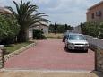 Parking lot - Apartments 6435 Parking lot Povljana (Pag) - Accommodation 6435 - Apartments with sandy beach.