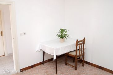 Dining room Metajna, Dining room u smještaju tipa apartment, dopusteni kucni ljubimci i WIFI.