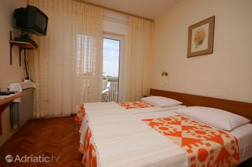 Bedroom Novalja, Bedroom u smještaju tipa room, WIFI.