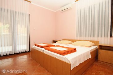 Bedroom Mandre, Bedroom u smještaju tipa room, dostupna klima.