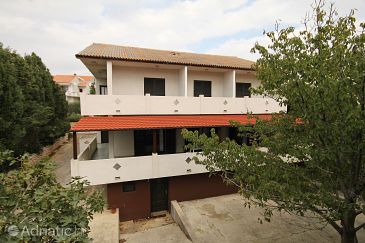 Property - Rooms 6495 Property Mandre (Pag) - Accommodation 6495 - Rooms with pebble beach.