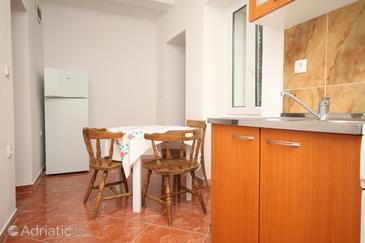 Dining room Metajna, Dining room u smještaju tipa studio-apartment, dopusteni kucni ljubimci.