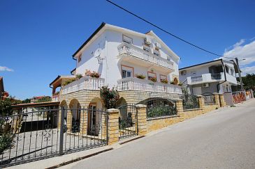 Property - Apartments 6572 Property Maslenica (Novigrad) - Accommodation 6572 - Apartments with pebble beach.