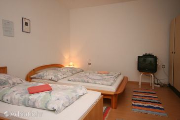 Bedroom 1 Starigrad, Bedroom 1 u smještaju tipa room.