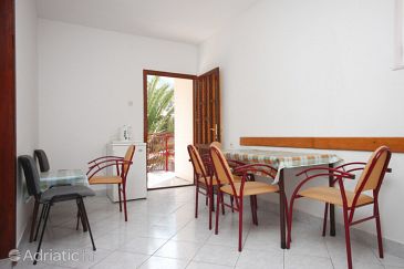 Dining room Podaca, Dining room u smještaju tipa apartment, dopusteni kucni ljubimci i WIFI.