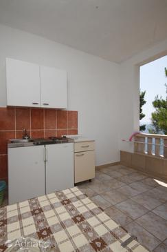 Kitchen Brela, Kitchen u smještaju tipa studio-apartment, dopusteni kucni ljubimci i WIFI.