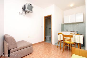 Dining room Drvenik Donja vala, Dining room u smještaju tipa studio-apartment, WIFI.