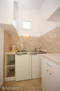 Kitchen Podaca, Kitchen u smještaju tipa studio-apartment, WIFI.