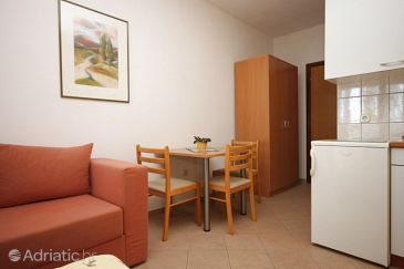 Dining room Sućuraj, Dining room u smještaju tipa studio-apartment, dopusteni kucni ljubimci i WIFI.