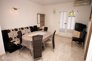 Dining room Živogošće - Mala Duba, Dining room u smještaju tipa apartment, dostupna klima, dopusteni kucni ljubimci i WIFI.