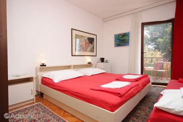 Room S-6909-a - Apartments and Rooms Makarska (Makarska) - 6909