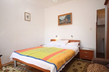 Bedroom Novigrad, Bedroom u smještaju tipa room, dopusteni kucni ljubimci i WIFI.