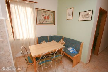 Dining room Funtana, Dining room u smještaju tipa apartment.