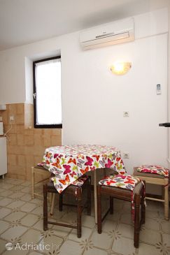 Jídelna Pješčana Uvala, Jídelna u smještaju tipa apartment, dostupna klima i WIFI.