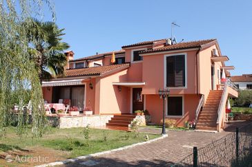 Property - Apartments 7072 Property Rožac (Umag) - Accommodation 7072 - Apartments with rocky beach.