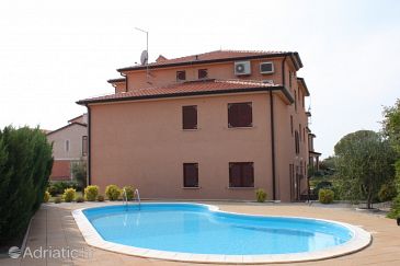 Property - Apartments 7078 Property Novigrad (Novigrad) - Accommodation 7078 - Apartments with pebble beach.