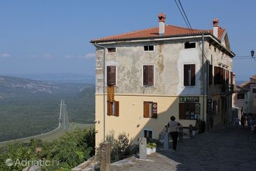 Property - Apartments 7091 Property Motovun (Središnja Istra) - Accommodation 7091 - Apartments with pebble beach.