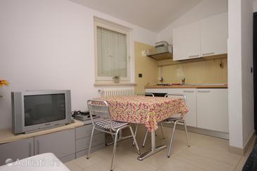 Dining room Rabac, Dining room u smještaju tipa studio-apartment, dostupna klima, dopusteni kucni ljubimci i WIFI.