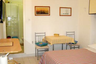 Dining room Seget Vranjica, Dining room u smještaju tipa studio-apartment, WIFI.