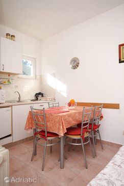Dining room Arbanija, Dining room u smještaju tipa apartment.