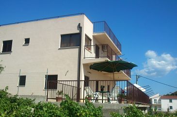 Property - Apartments 7572 Property Podstrana (Split) - Accommodation 7572 - Apartments with pebble beach.