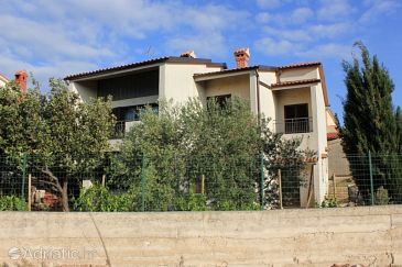 Property - Apartments 7653 Property Vinkuran (Pula) - Accommodation 7653 - Apartments with pebble beach.