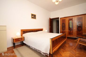 Bedroom Mošćenička Draga, Bedroom u smještaju tipa room, dopusteni kucni ljubimci i WIFI.