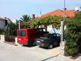 Parking lot - Apartments 775 Parking lot Maslinica (Šolta) - Accommodation 775 - Apartments near sea with rocky beach.