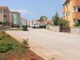 Parking lot Cres, Cres, Parking lot 7875 - Apartments blizu mora with pebble beach.