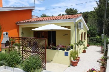 Property Artatore, Lošinj, Property 7952 - Apartments blizu mora with pebble beach.