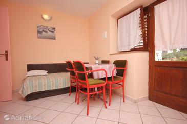 Dining room Kukljica, Dining room u smještaju tipa apartment.