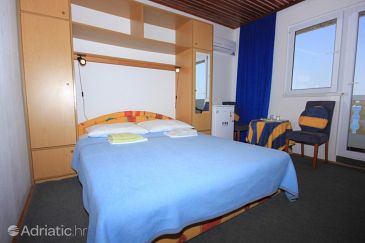 Bedroom Tkon, Bedroom u smještaju tipa room, dostupna klima, dopusteni kucni ljubimci i WIFI.