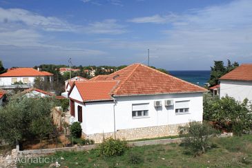 Property - Apartments 8304 Property Ugljan (Ugljan) - Accommodation 8304 - Apartments near sea with pebble beach.