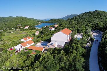 Property - Apartments 8335 Property Žrnovska Banja (Korčula) - Accommodation 8335 - Apartments with pebble beach.