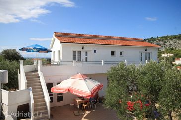 Property - Apartments 8360 Property Ražanj (Rogoznica) - Accommodation 8360 - Apartments with pebble beach.