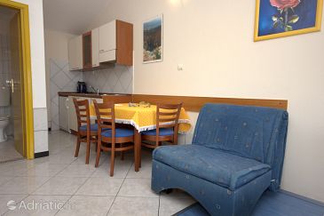 Dining room Zečevo Rtić, Dining room u smještaju tipa studio-apartment, dostupna klima i WIFI.