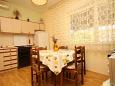 Dining room Ugljan, Dining room u smještaju tipa apartment, dostupna klima.