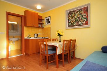 Dining room Mlini, Dining room u smještaju tipa studio-apartment, WIFI.