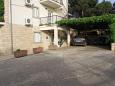 Parking lot - Apartments 8732 Parking lot Jelsa (Hvar) - Accommodation 8732 - Apartments with sandy beach.