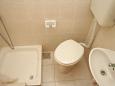 Bathroom Komiža, Bathroom u smještaju tipa room, dopusteni kucni ljubimci.