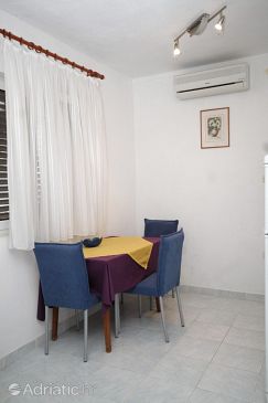 Dining room Vis, Dining room u smještaju tipa studio-apartment, dostupna klima i dopusteni kucni ljubimci.