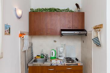 Kitchen Mlini, Kitchen u smještaju tipa studio-apartment, dopusteni kucni ljubimci i WIFI.