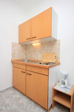 Kitchen Trsteno, Kitchen u smještaju tipa studio-apartment, dopusteni kucni ljubimci i WIFI.