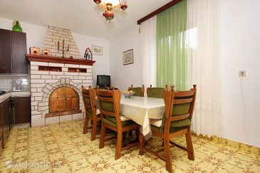 Dining room Prigradica, Dining room u smještaju tipa apartment, dostupna klima i WIFI.