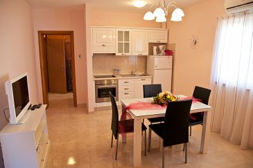 Dining room Pag, Dining room u smještaju tipa apartment, dostupna klima i WIFI.