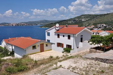 Property - Apartments and Rooms 9254 Property Ražanj (Rogoznica) - Accommodation 9254 - Apartments and Rooms near sea.
