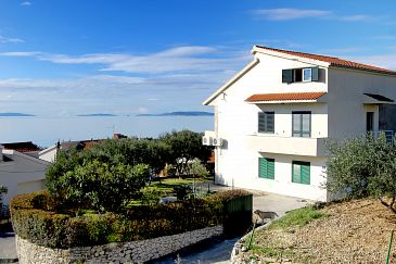 Property - Apartments 9457 Property Podstrana (Split) - Accommodation 9457 - Apartments with pebble beach.