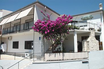Property - Apartments 948 Property Sumpetar (Omiš) - Accommodation 948 - Apartments with pebble beach.