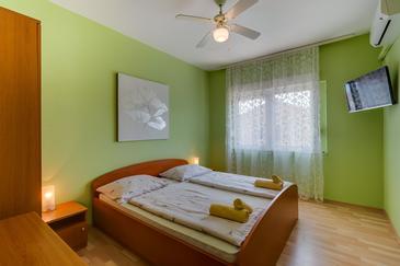 Bedroom Mali Lošinj, Bedroom u smještaju tipa room, WIFI.